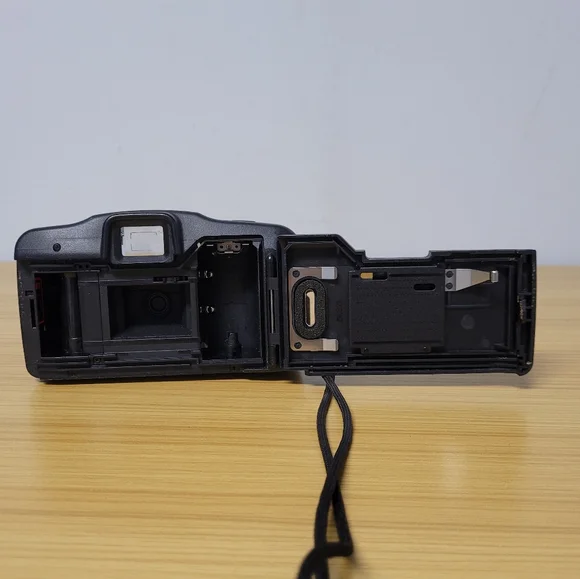 Canon Snappy Lxii 35mm Point and Shoot Film Camera 35mm Lens